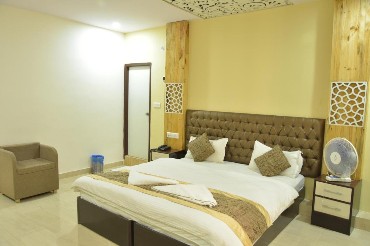 Hotel Sarweshwary Varanasi Exterior foto