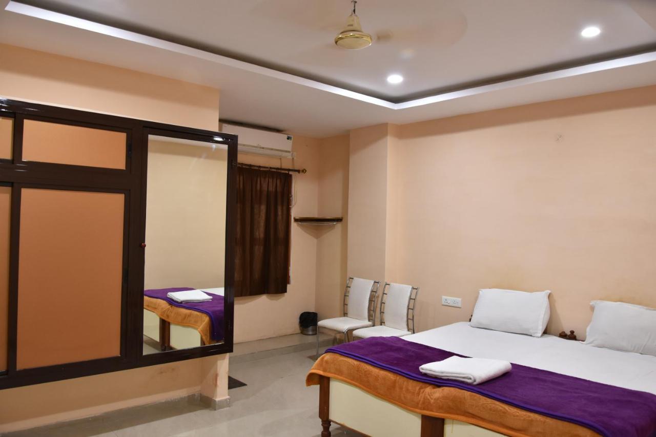 Hotel Sarweshwary Varanasi Exterior foto