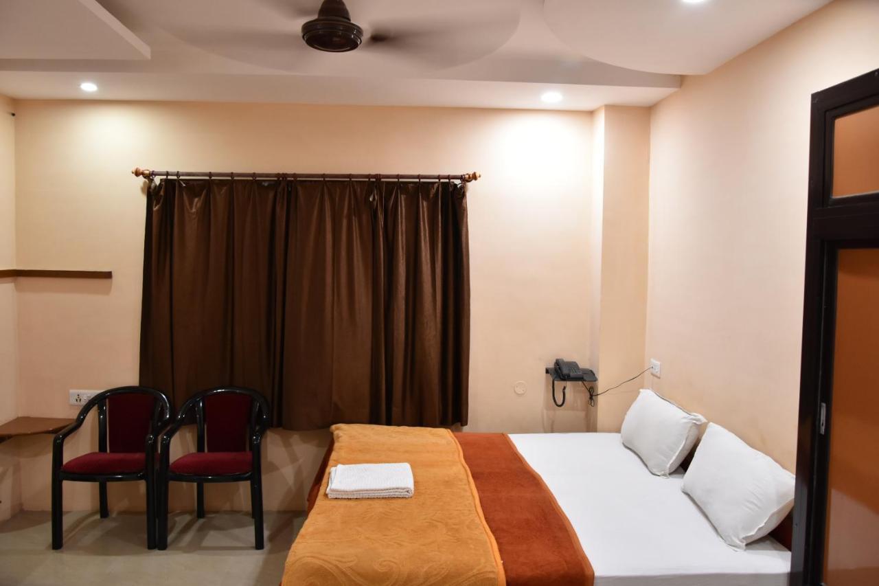 Hotel Sarweshwary Varanasi Exterior foto