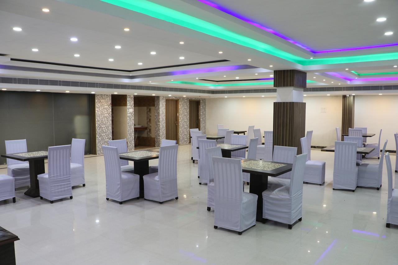 Hotel Sarweshwary Varanasi Exterior foto