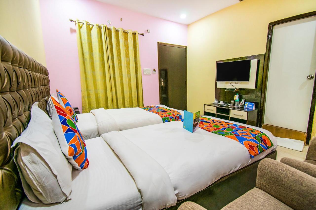 Hotel Sarweshwary Varanasi Exterior foto
