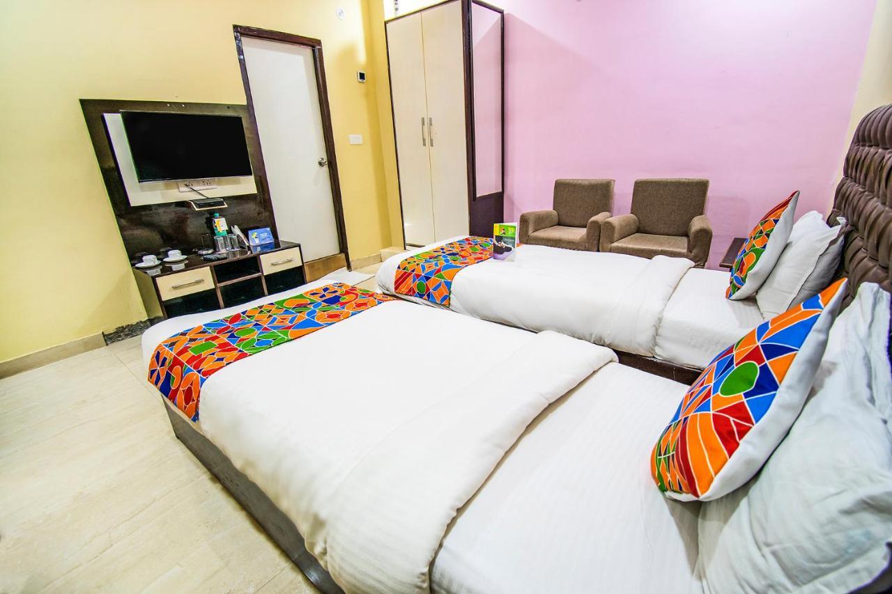 Hotel Sarweshwary Varanasi Exterior foto
