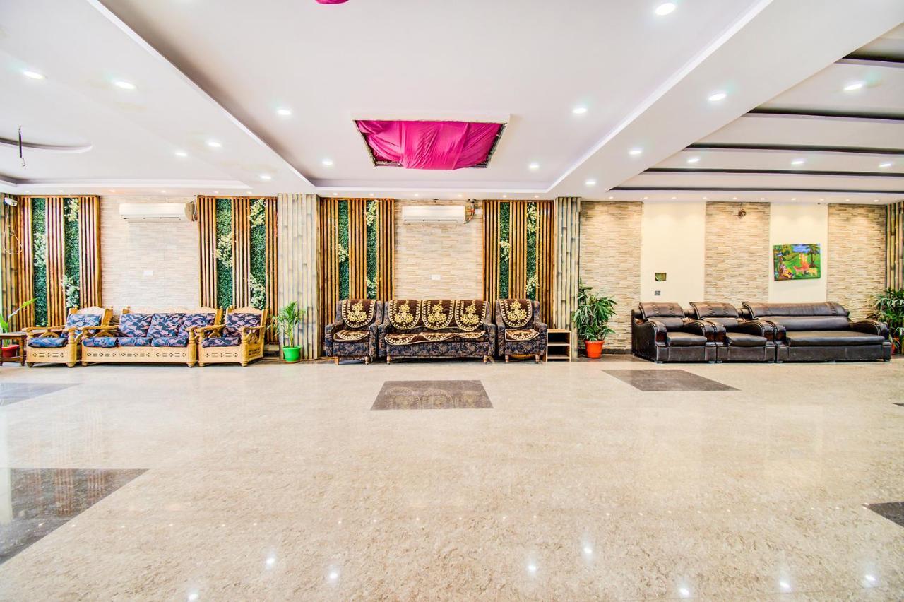 Hotel Sarweshwary Varanasi Exterior foto